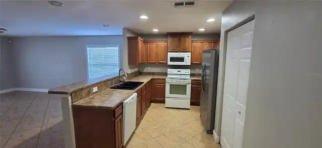 Listing Photo 9