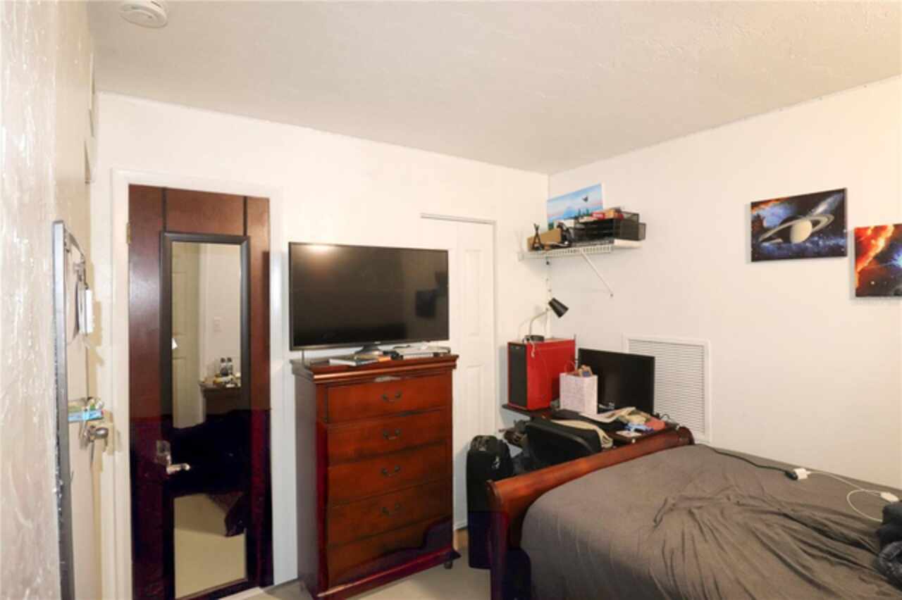 Listing Photo 17