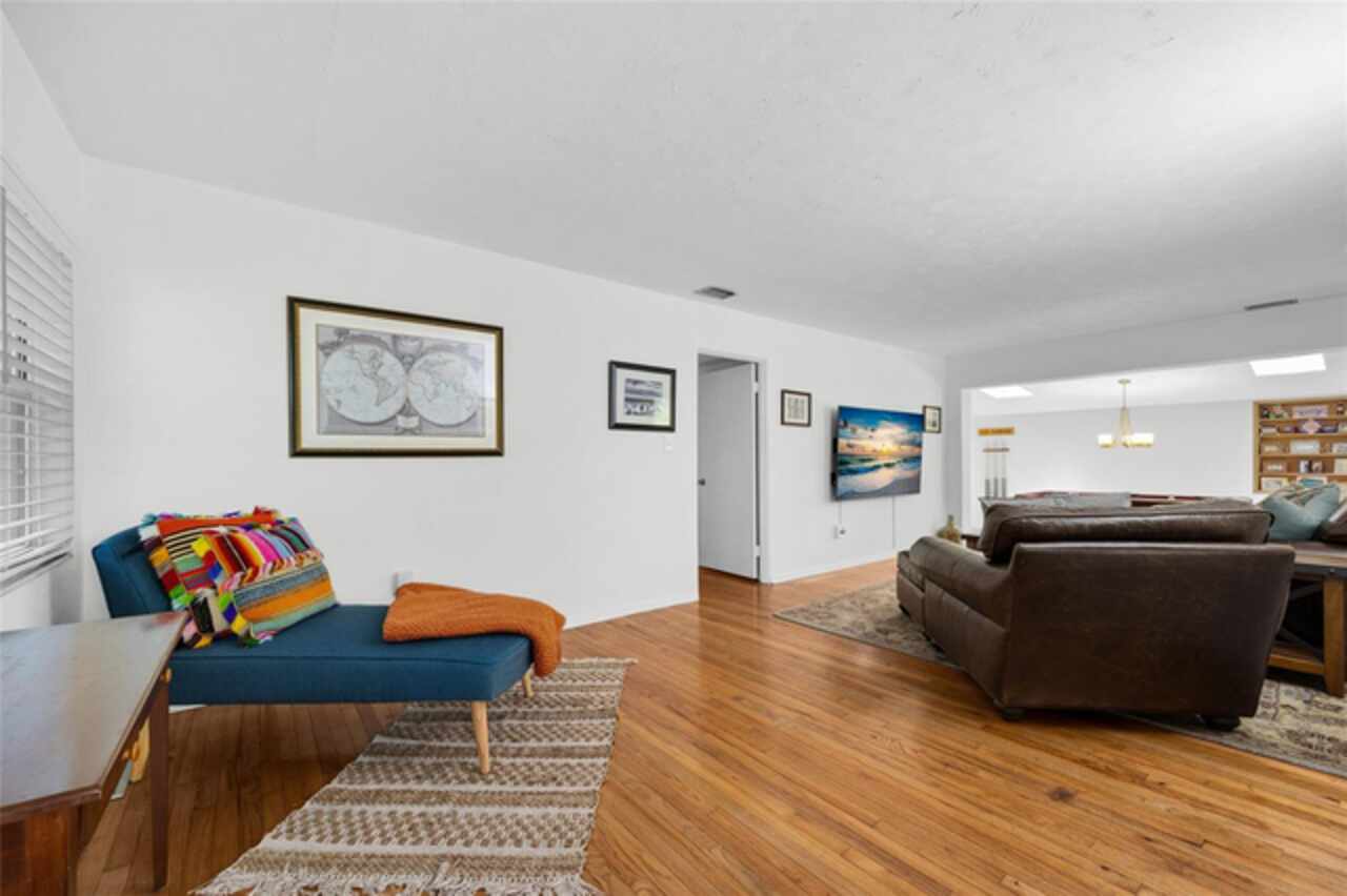 Listing Photo 7
