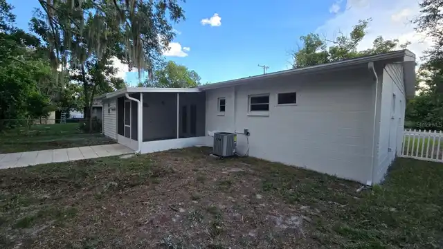 Listing Photo 14