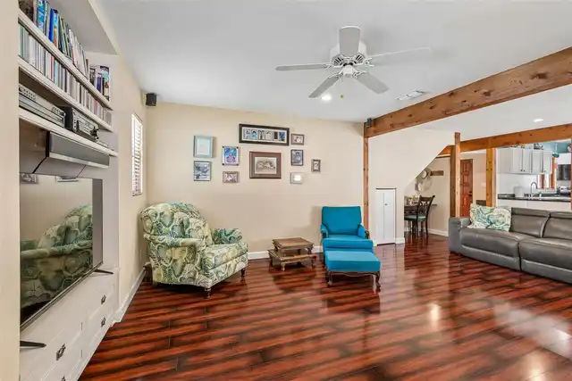 Listing Photo 10