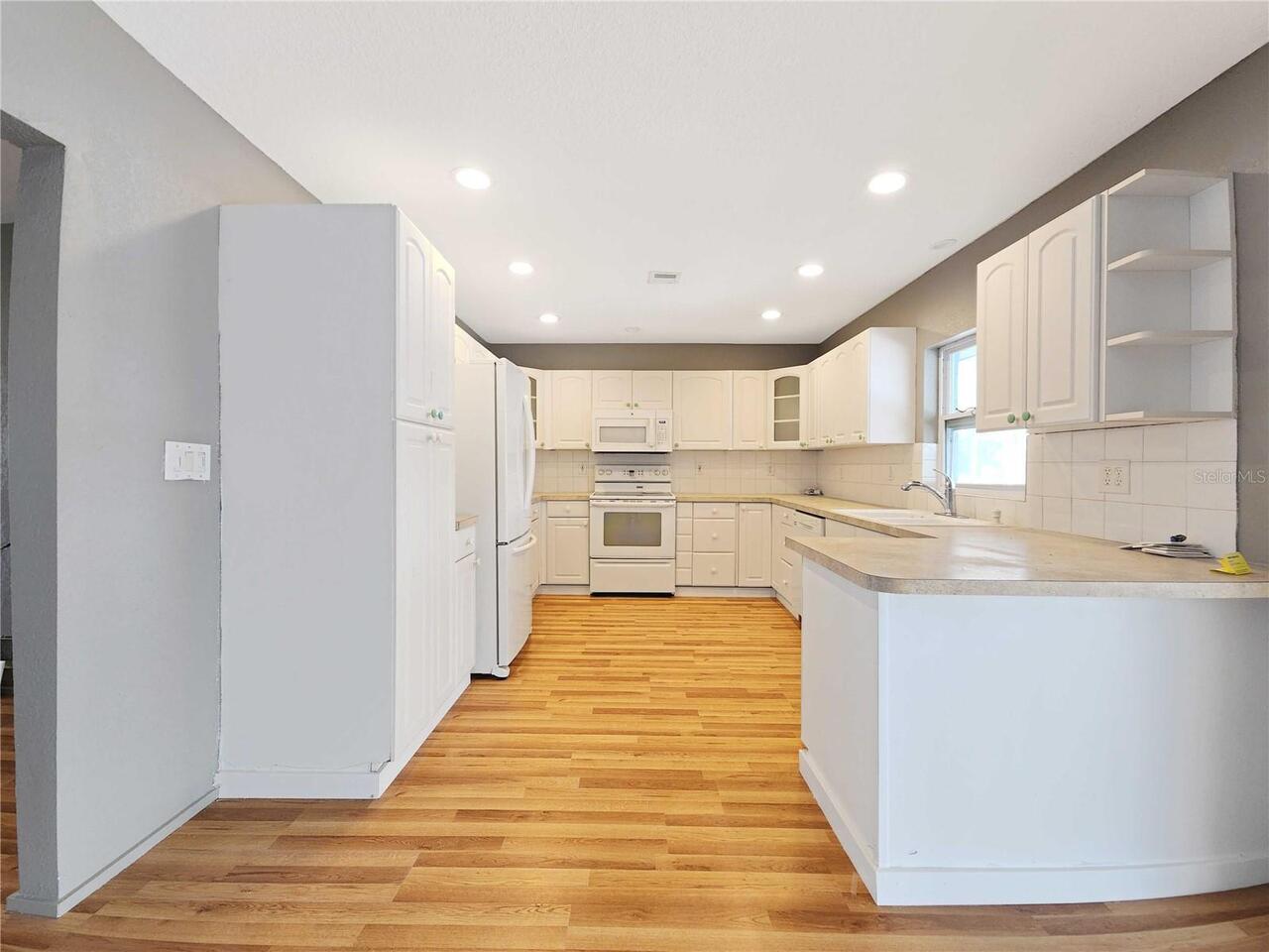 Listing Photo 10