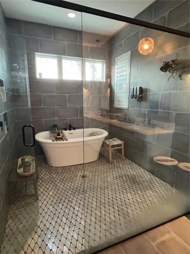 Listing Photo 10