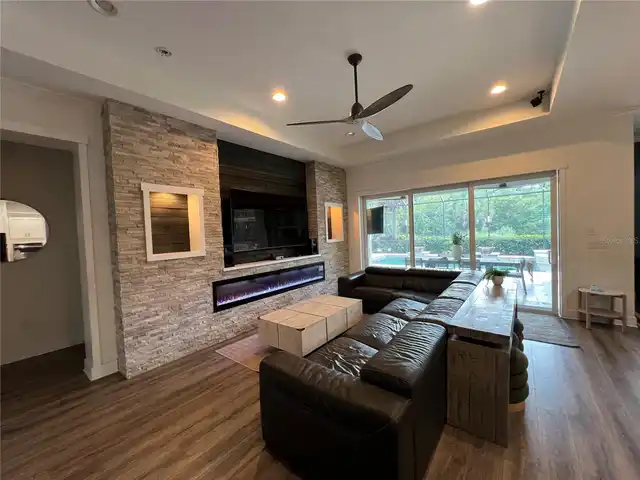 Listing Photo 12