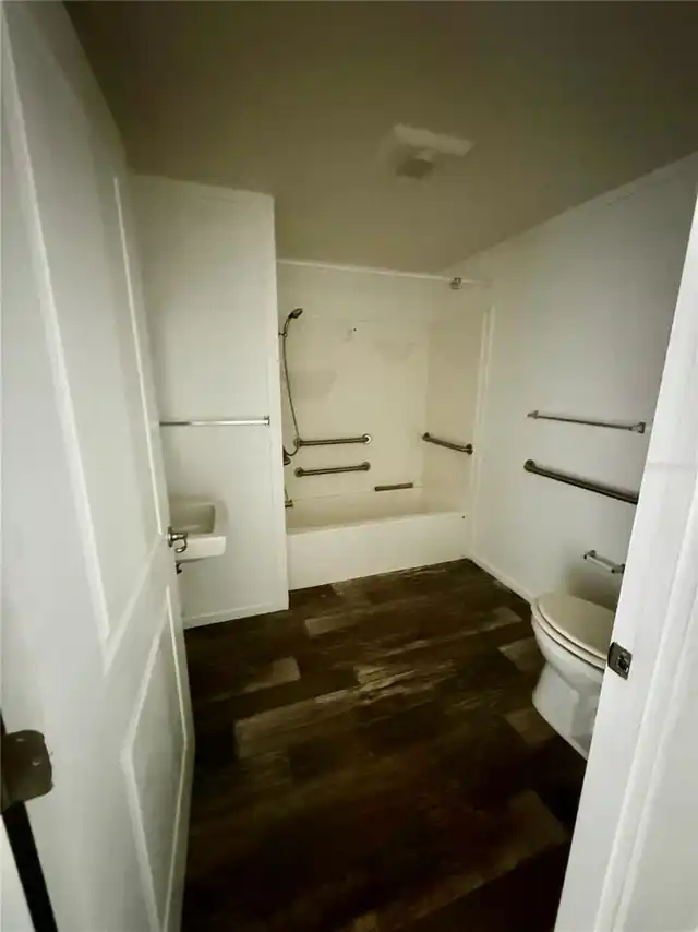 Listing Photo 11