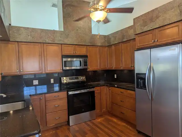 Listing Photo 8