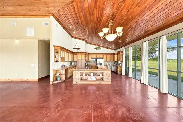 Listing Photo 10