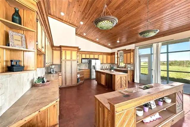 Listing Photo 12