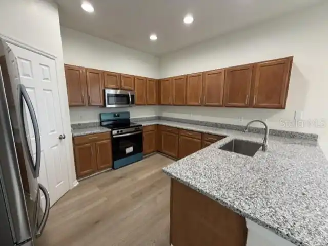Listing Photo 9