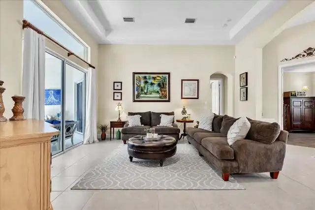 Listing Photo 12