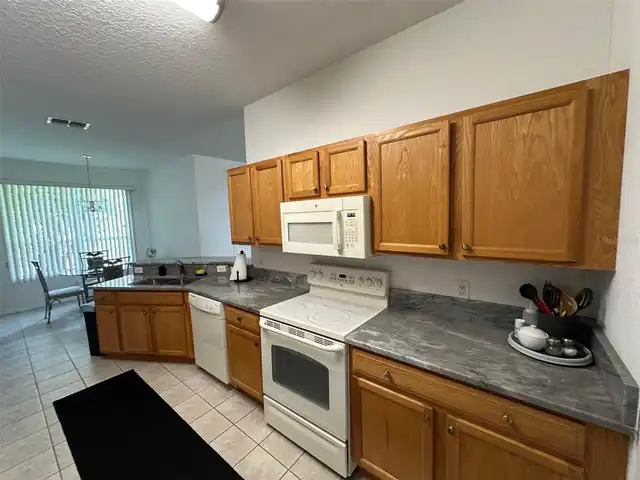 Listing Photo 8