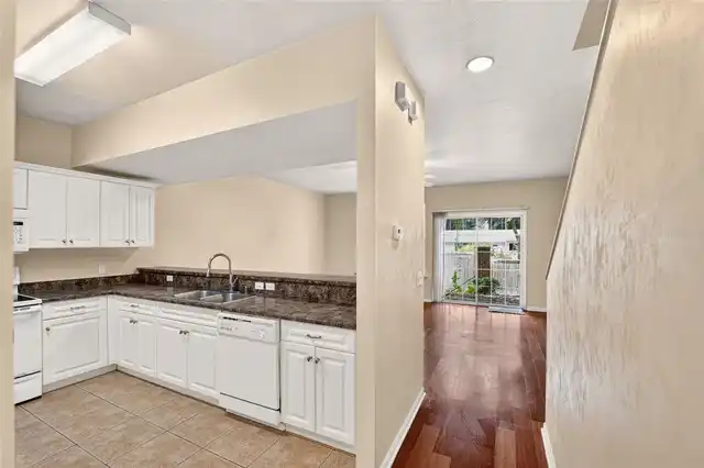 Listing Photo 11