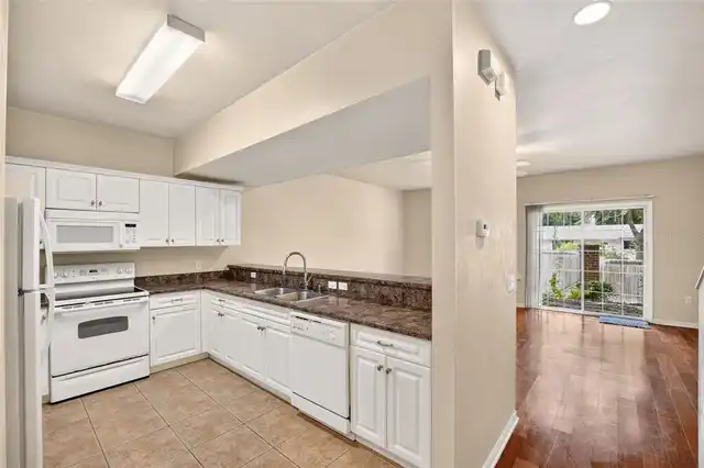 Listing Photo 12
