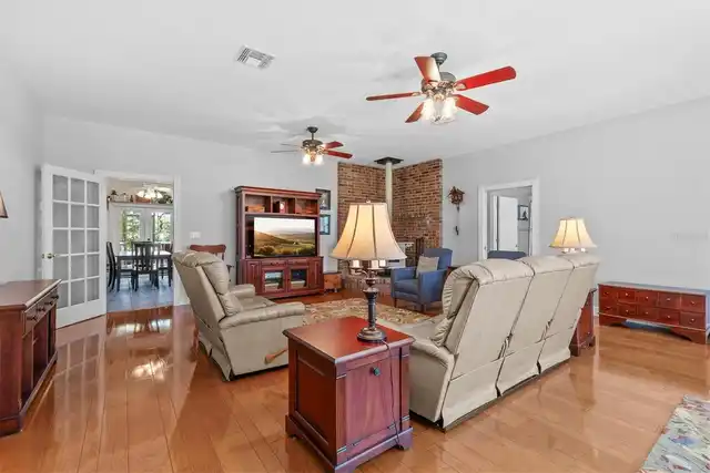 Listing Photo 12