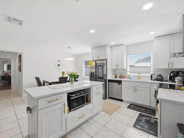 Listing Photo 10