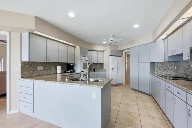 Listing Photo 16