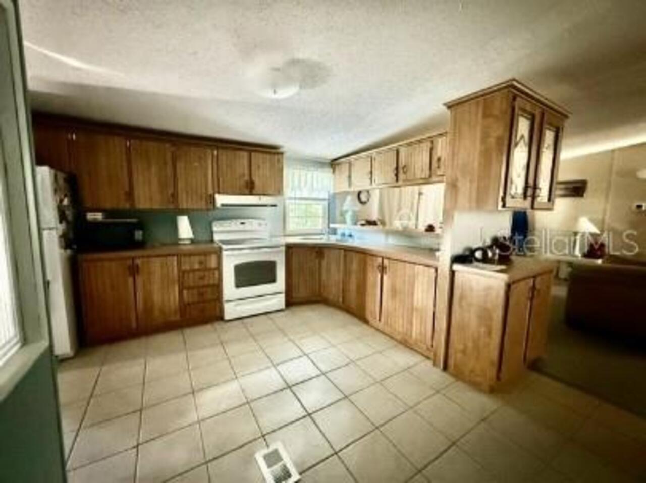 Listing Photo 10
