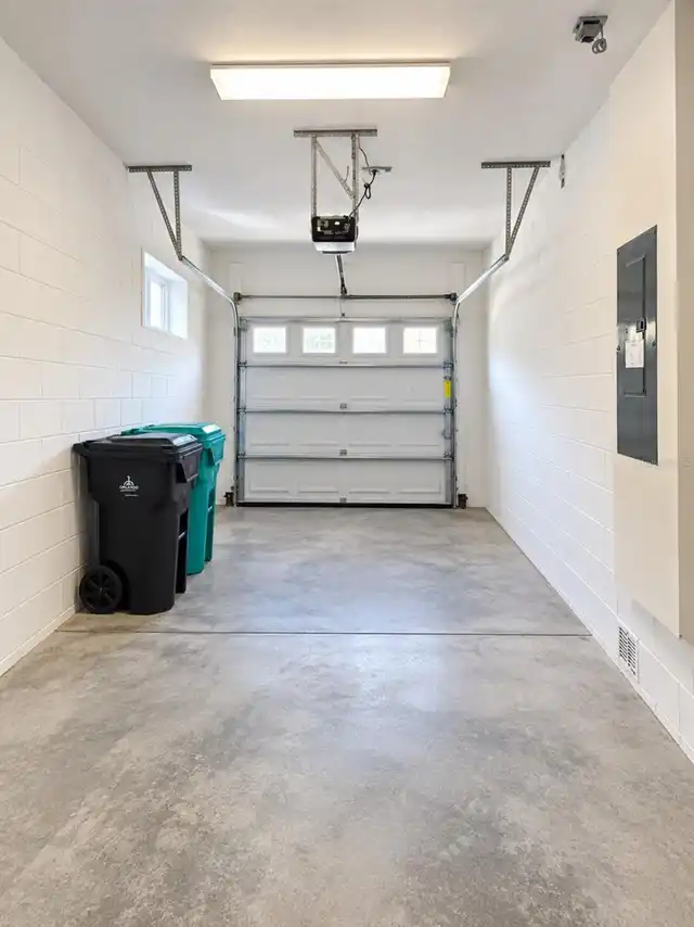 Listing Photo 11