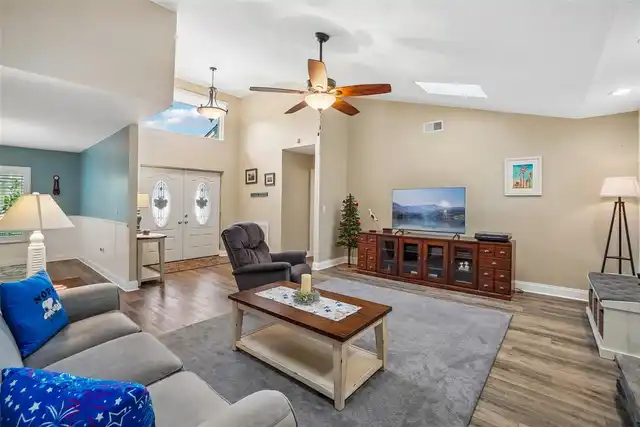 Listing Photo 8