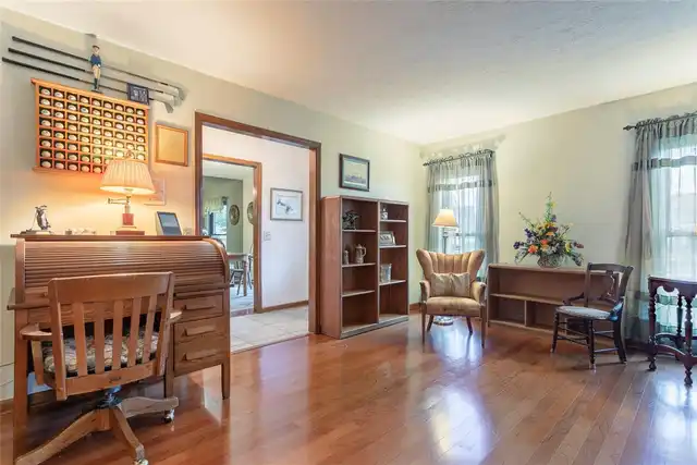 Listing Photo 9