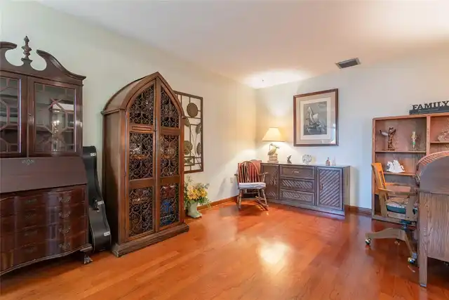 Listing Photo 10