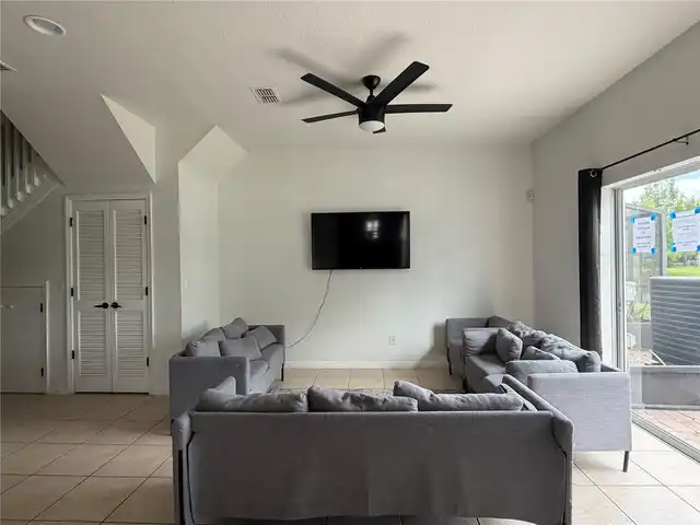 Listing Photo 10