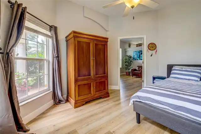 Listing Photo 11