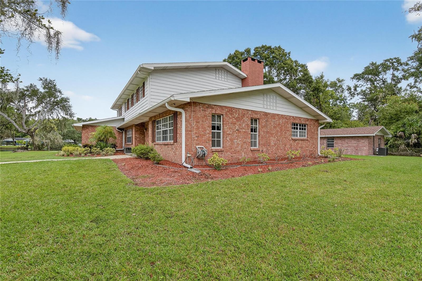 Listing Photo 8