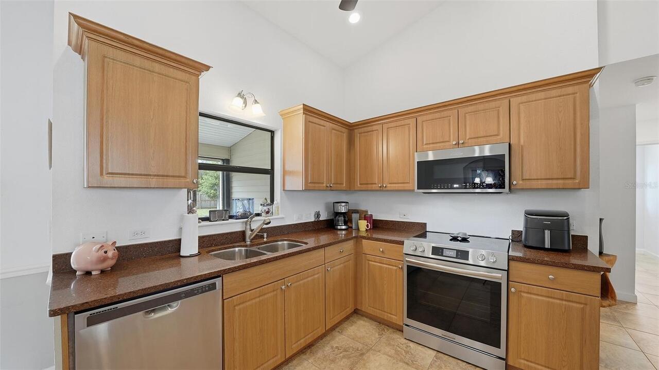 Listing Photo 12
