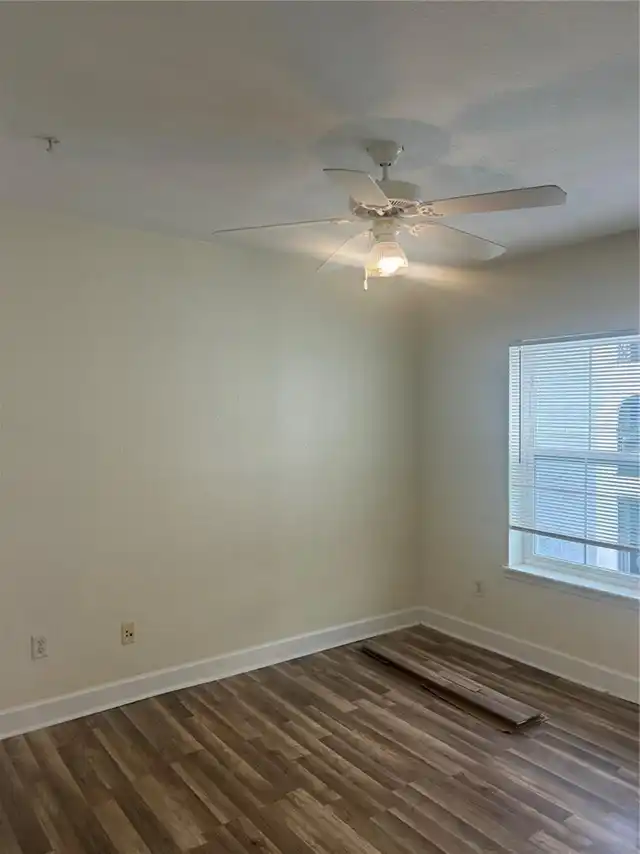 Listing Photo 12