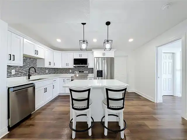 Listing Photo 17