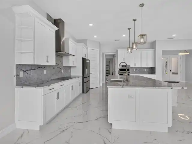 Listing Photo 11