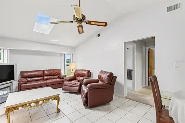 Listing Photo 12
