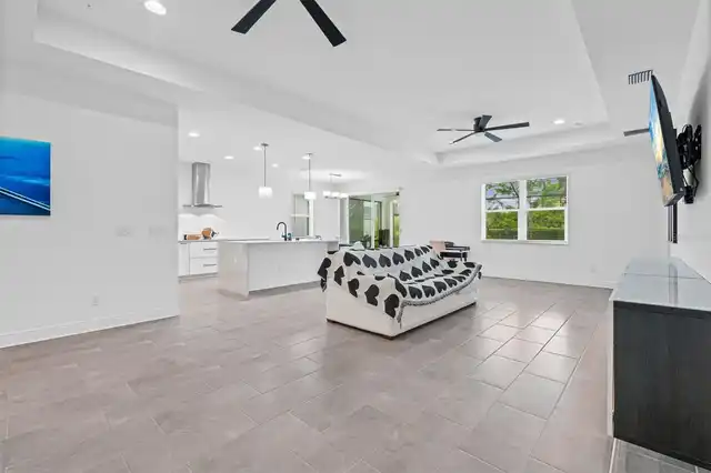Listing Photo 9