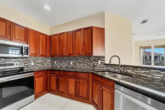 Listing Photo 10