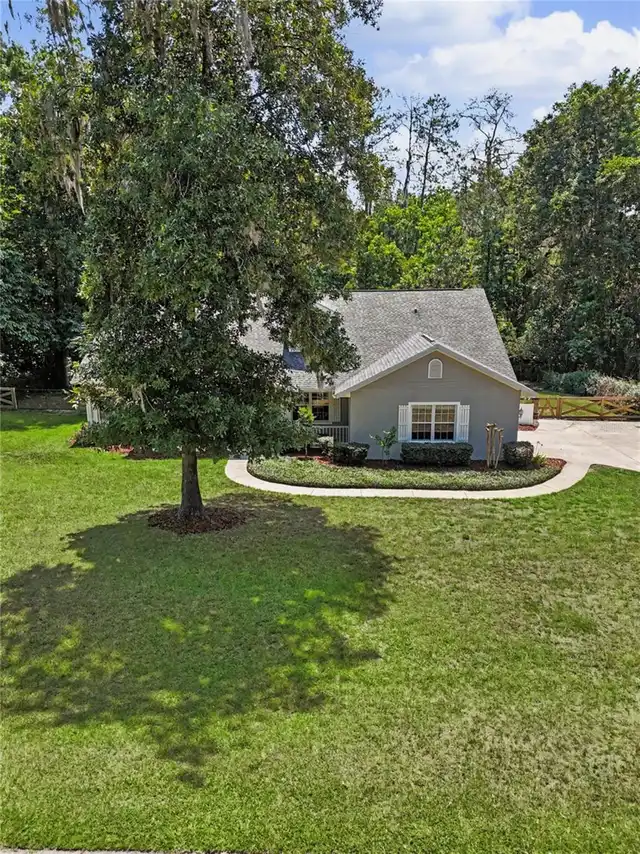 Listing Photo 11