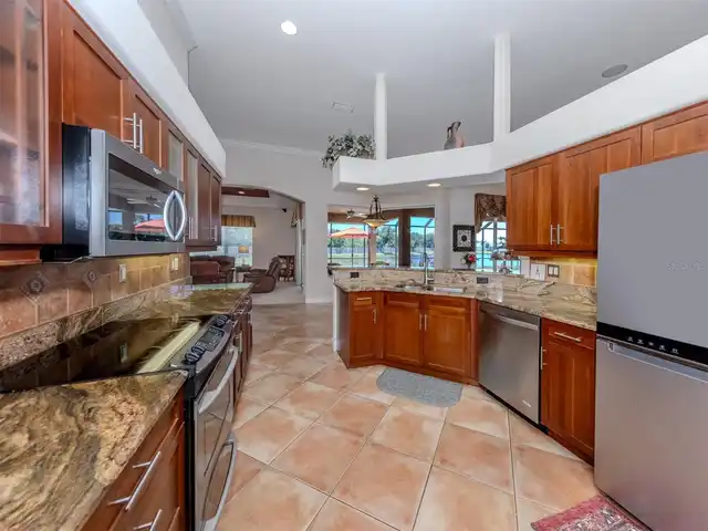 Listing Photo 12