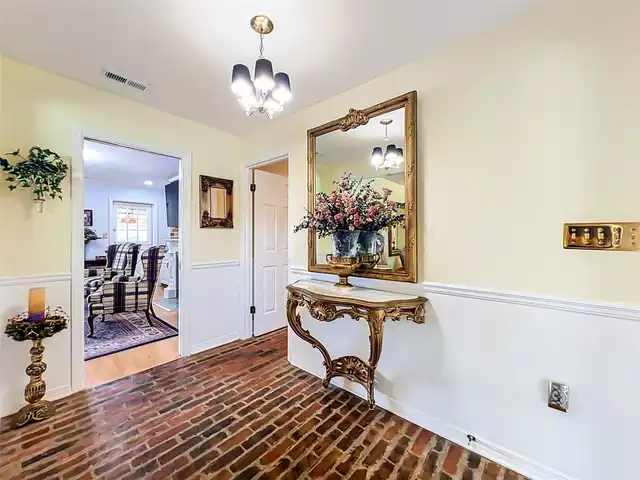 Listing Photo 8