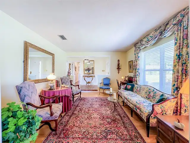 Listing Photo 11