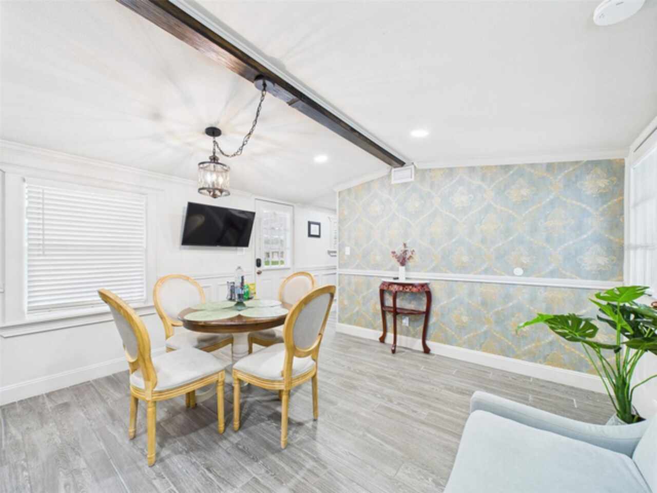 Listing Photo 10
