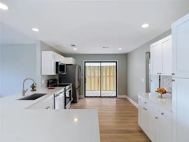 Listing Photo 12