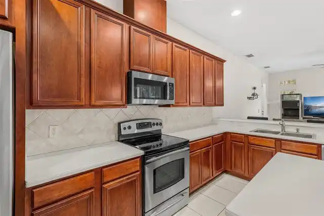 Listing Photo 10