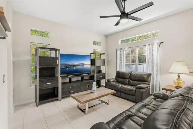 Listing Photo 12