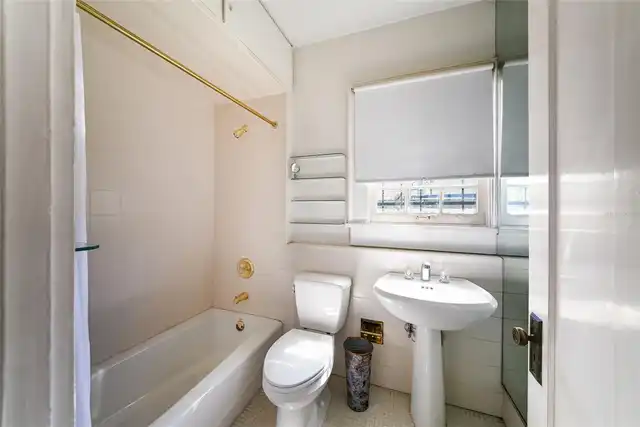 Listing Photo 11
