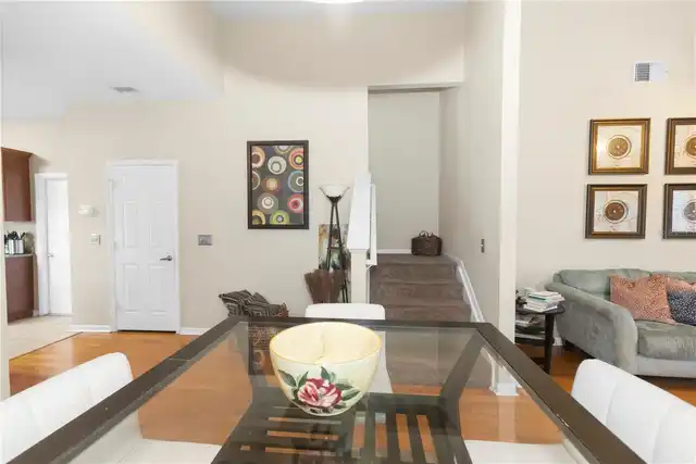 Listing Photo 12