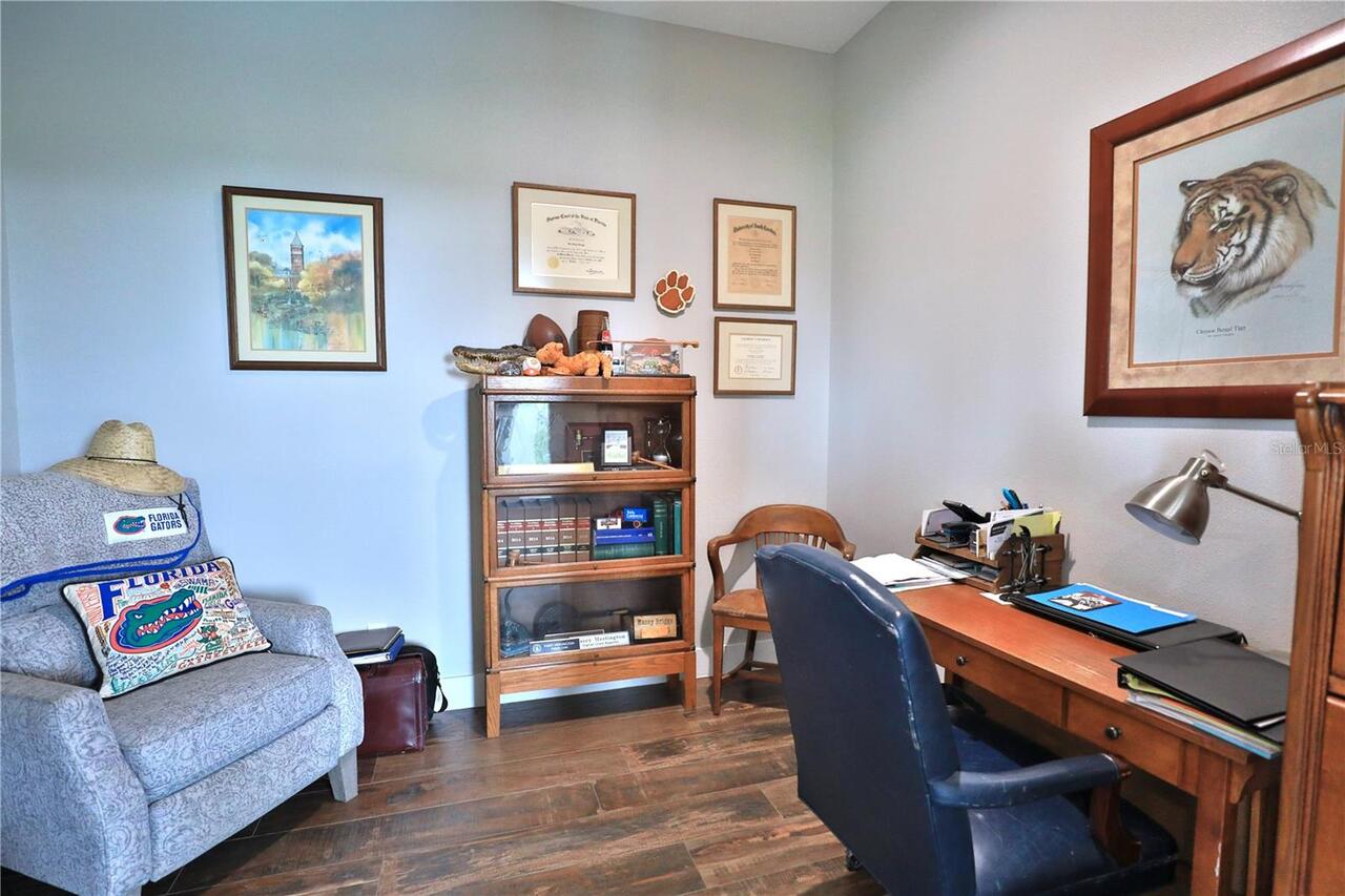 Listing Photo 12