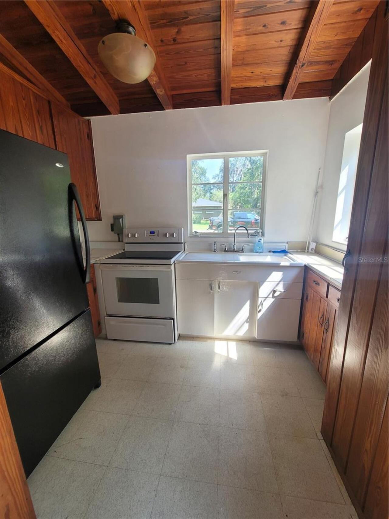 Listing Photo 8
