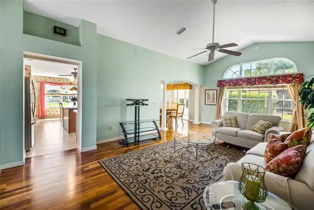 Listing Photo 11