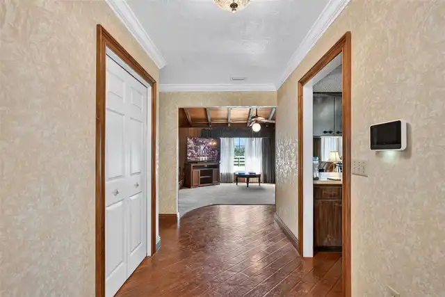 Listing Photo 10