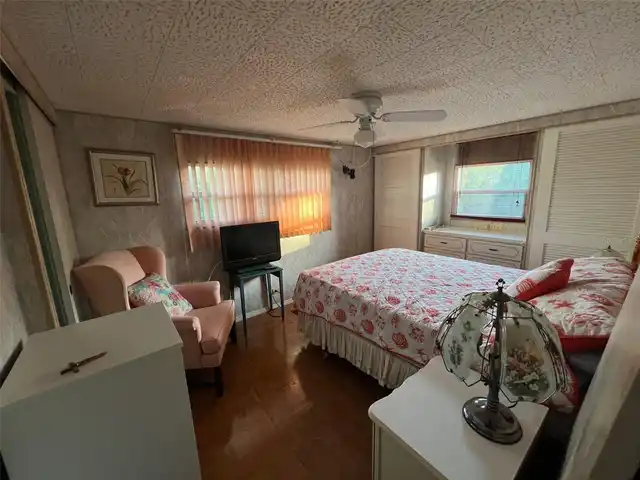 Listing Photo 17